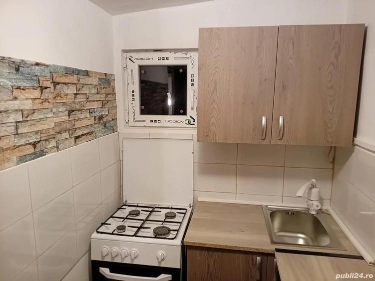 Inchiriez camera la curte - 1