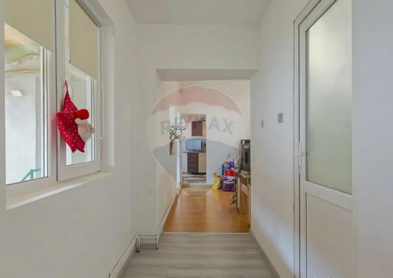 Casa spatioasa cu teren generos, in zona centrala a Sacel... - 13