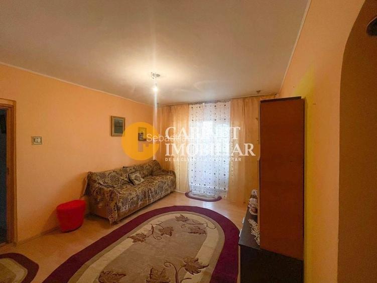 Apartament 3 camere decomandat zona Galata