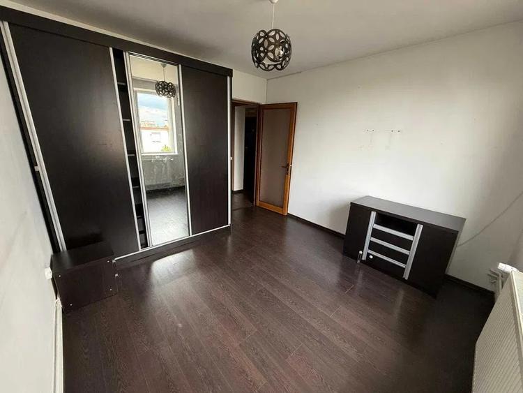 Apartament ultracentral de vanzare , 3 camere , Pitesti - 2