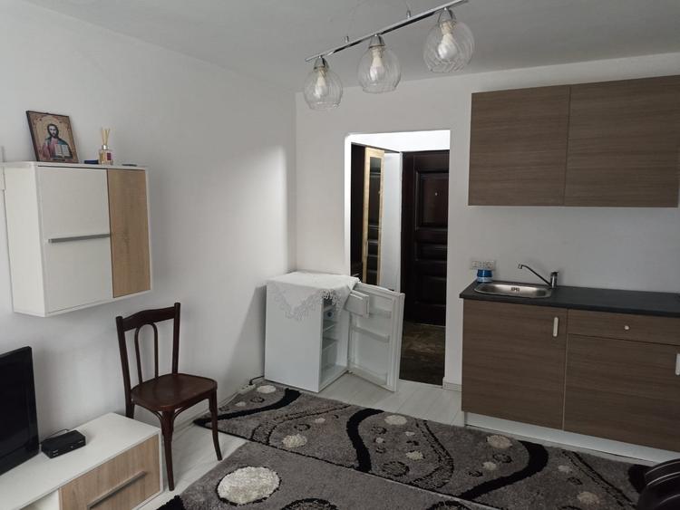 Garsoniera renovata libera de pe 3 martie - 1