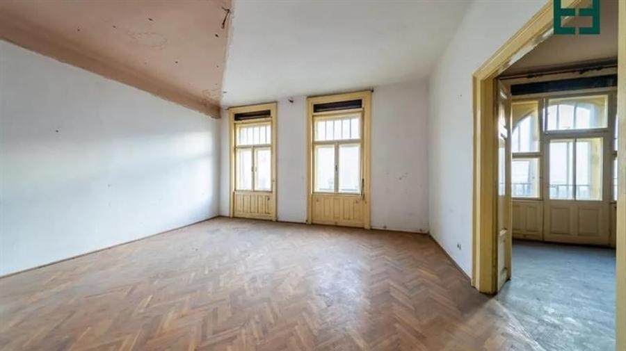 Apartament ultracentral cu 2 garaje - 1