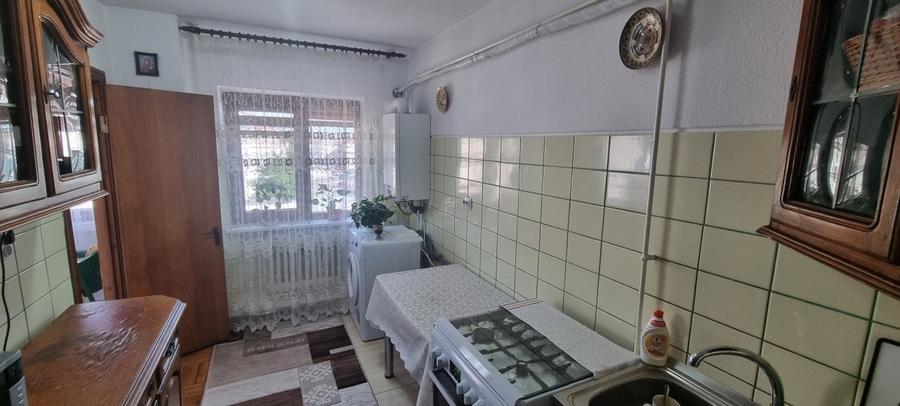 Apartament 3 camere zona centrala - 1