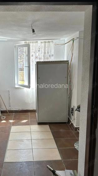 Casa de vanzare cu curte