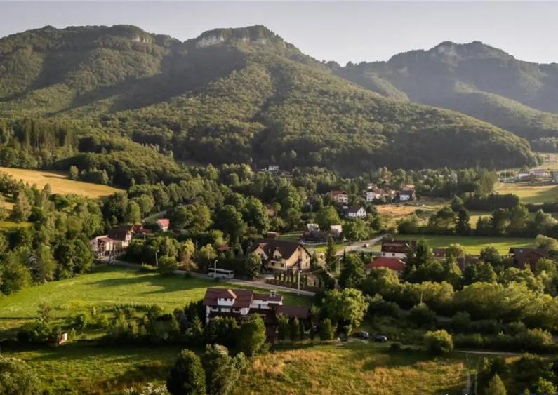 FILM! Investitie 2 in 1:Unitati independente domeniu 1.742m - 7