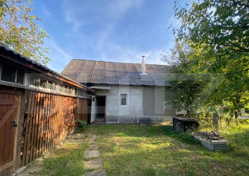 Casa cu teren 10 ari, 2 anexe ?i dublu front stradal B - 1