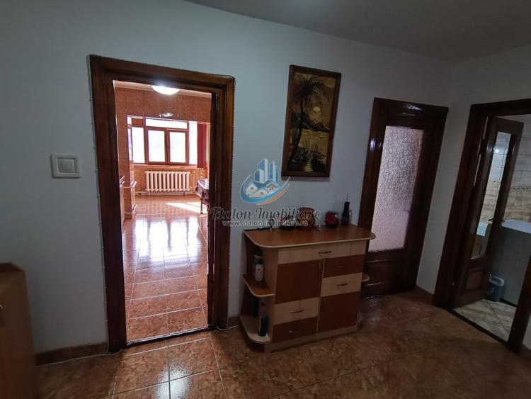 Apartament 3 camere, decomandat, 1 Mai - 4