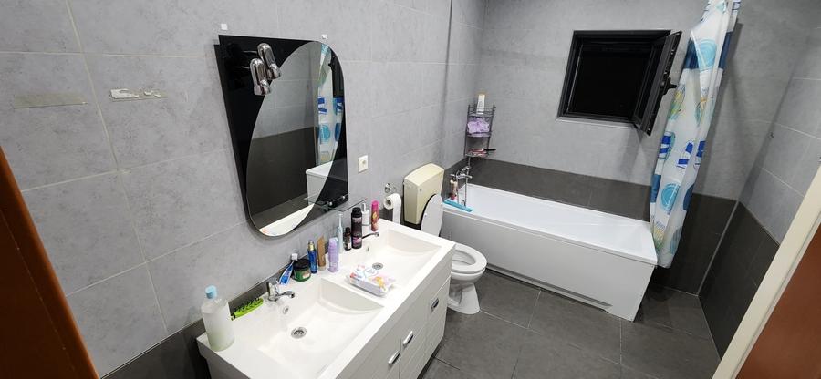 Vilă 4 camere  • Otopeni • Teren 1000 mp - 4