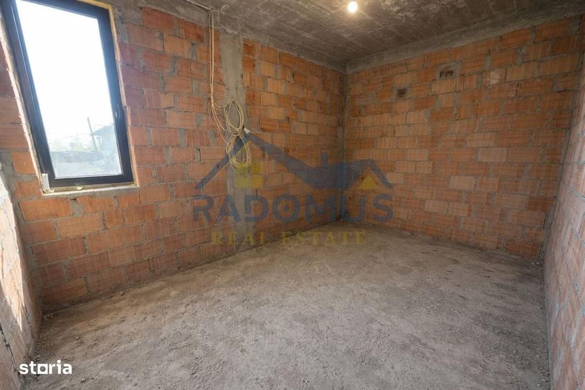 Casă cu 4 camere cu Teren 1731 Mp în Central