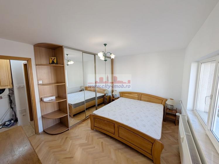 Apartament cu 2 camere decomandat în Victoriei