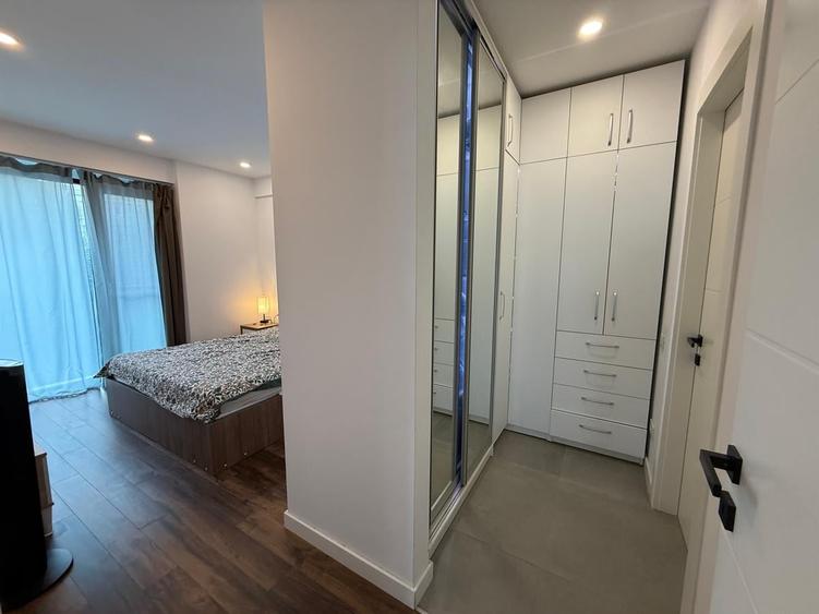 Apartament cu 3 camere decomandat în P-ța Victoriei