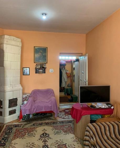 Casă individuală cu 5 camere cu Canalizare în Est
