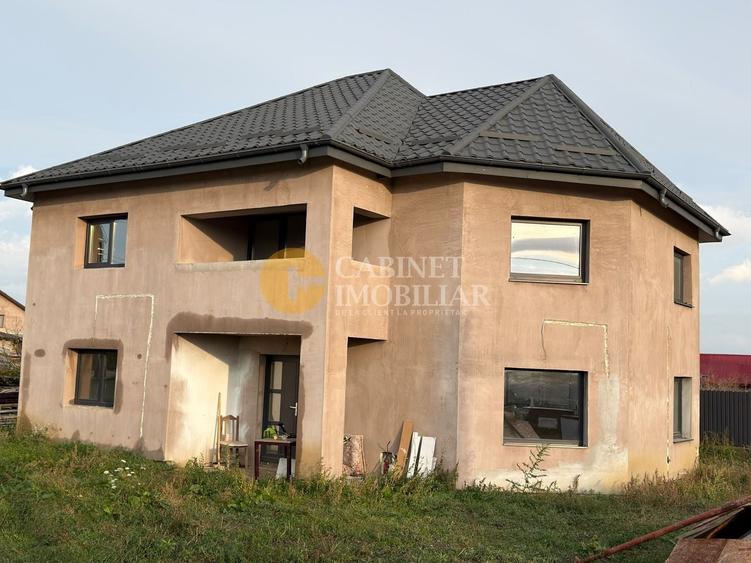 Casă individuală cu 5 camere cu Canalizare în Țuțora