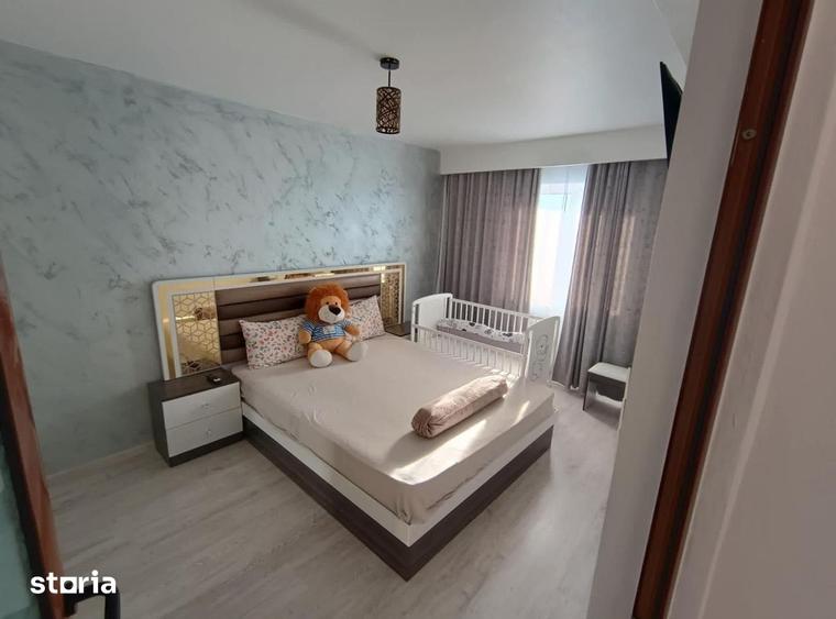 Apartament cu 3 camere decomandat în Tulucești
