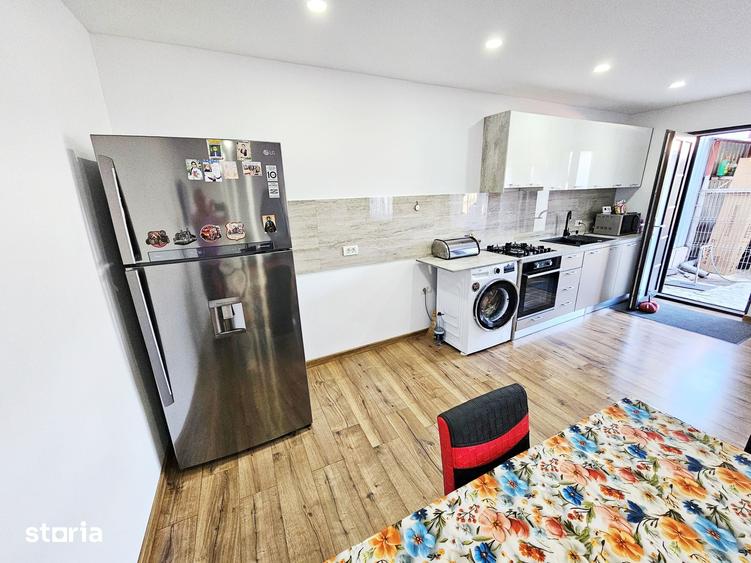 Casă cu 5 camere cu Teren 370 Mp în Port