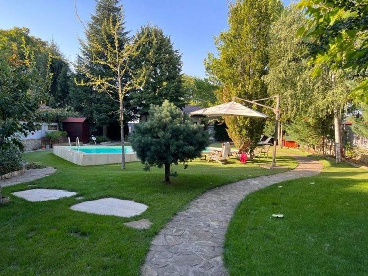 Casă individuală cu 7 camere cu Teren 1576 Mp în Snagov