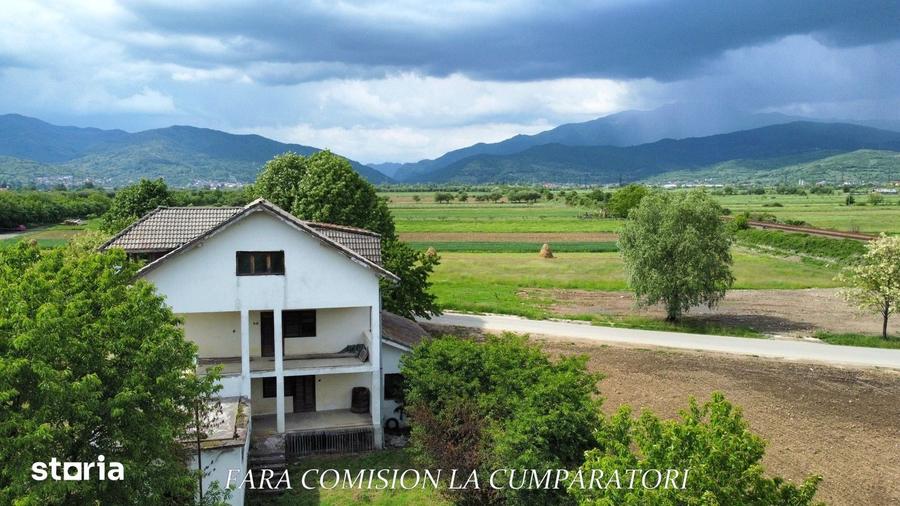 Casă cu 10 camere cu Teren 4324 Mp în Central