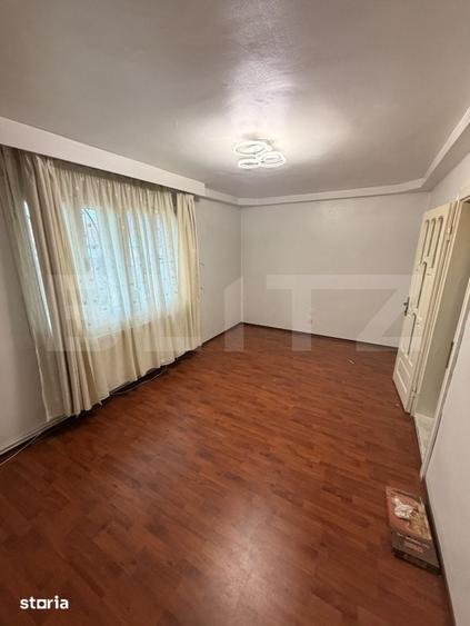 Casă cu 7 camere cu Teren 671 Mp în Central