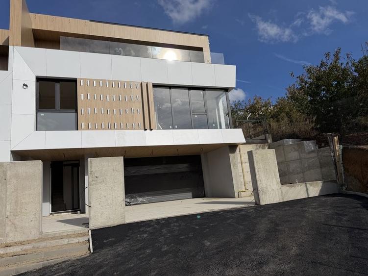 Casă cu 4 camere în Zorilor