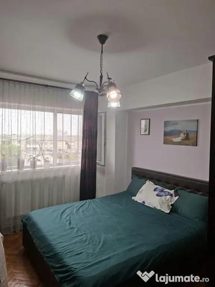 Apartament cu 3 camere semidecomandat în Ultracentral