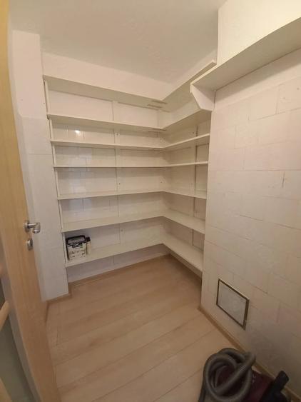 Apartament cu 4 camere nedecomandat în Central