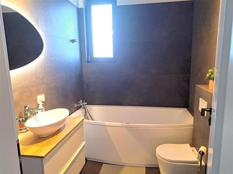 Casă individuală cu 5 camere cu Canalizare în Mogoșoaia