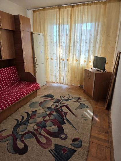 Garsonieră decomandată în Central