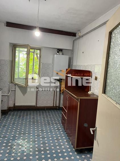 Apartament cu 3 camere decomandat în Podul de Fier