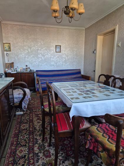 Apartament cu 3 camere semidecomandat în Militari