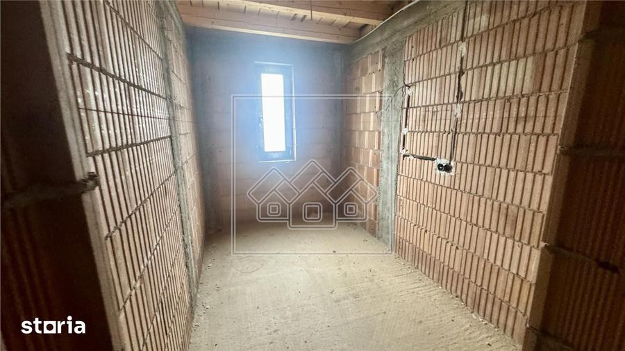 Casă cu 5 camere cu Teren 500 Mp în Central