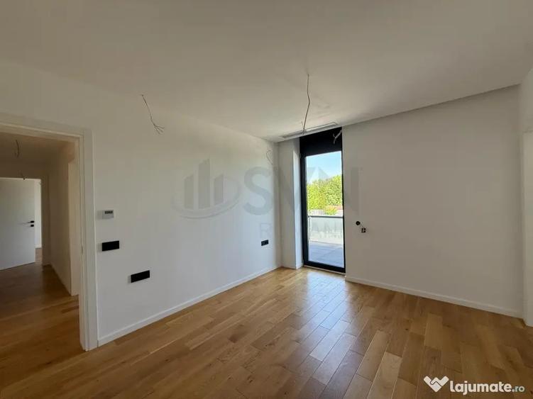Casă cu 5 camere cu Teren 588 Mp în Corbeanca