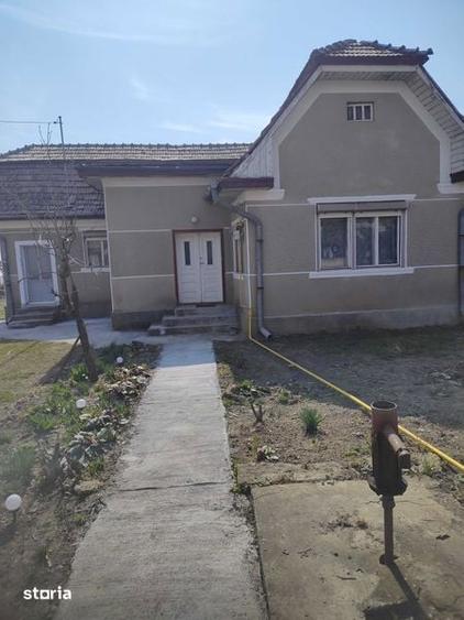 Casă cu 2 camere cu Teren 100 Mp în Central