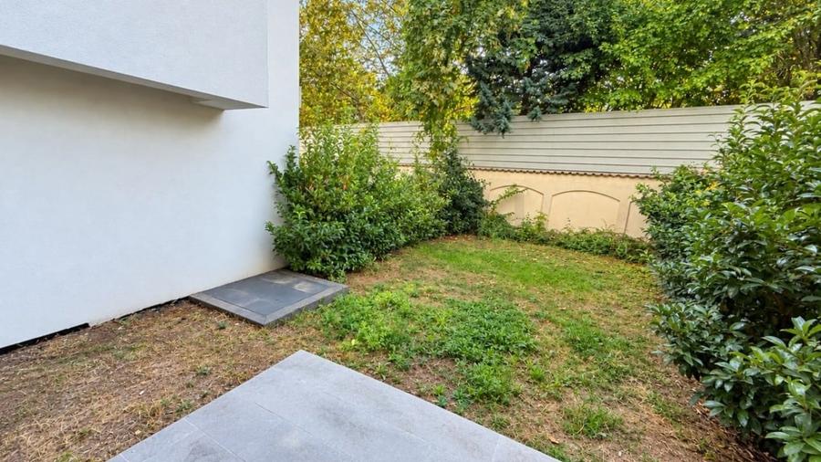 Apartament cu 3 camere decomandat în Băneasa