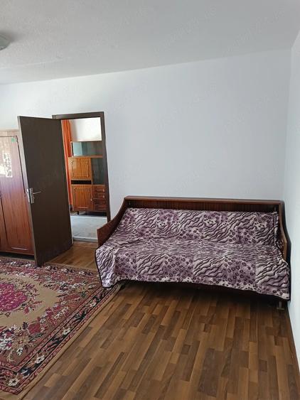 Apartament cu 2 camere semidecomandat în Girocului