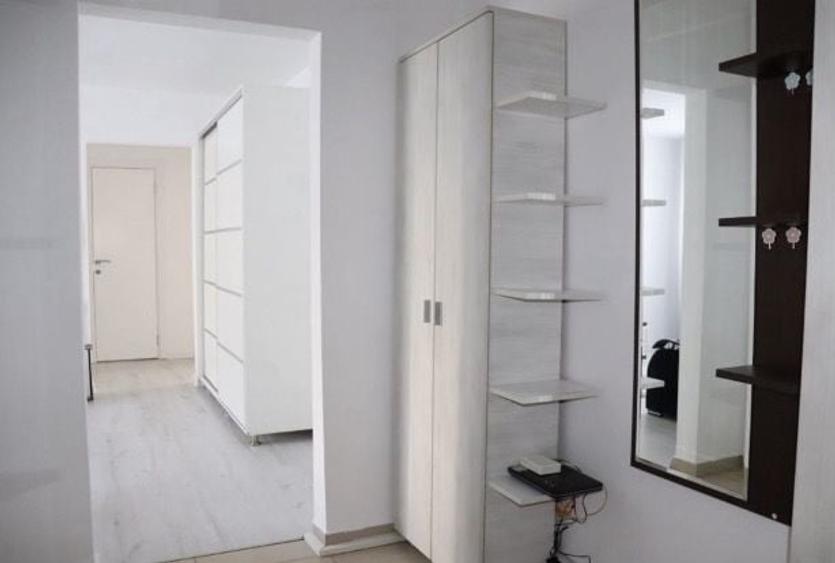 Apartament cu 3 camere semidecomandat, mobilat în Drumul Taberei
