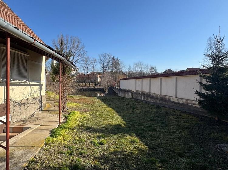 Casă individuală cu 3 camere cu Canalizare în Săcel