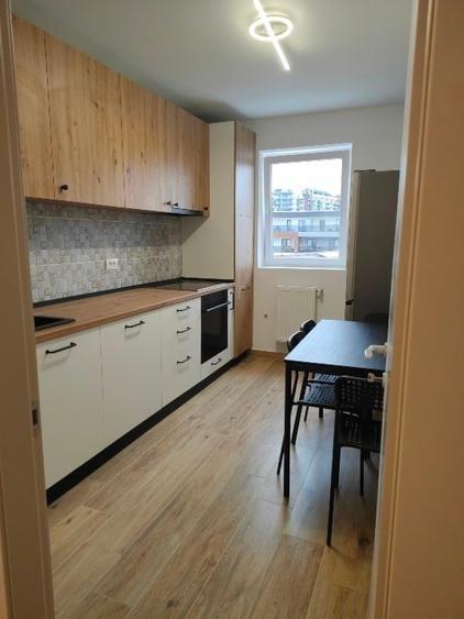 Apartament cu 3 camere decomandat, mobilat în Titan