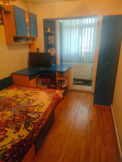 Apartament cu 3 camere decomandat în Dristor