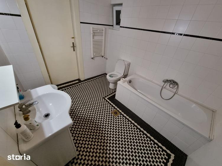 Apartament cu 4 camere în Romană