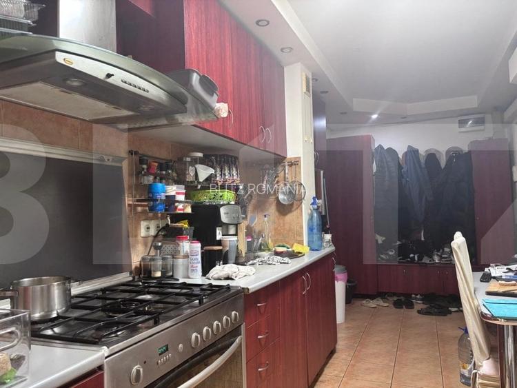 Apartament de vanzare, cu 3 camere, 55 mp, zona Lipovei