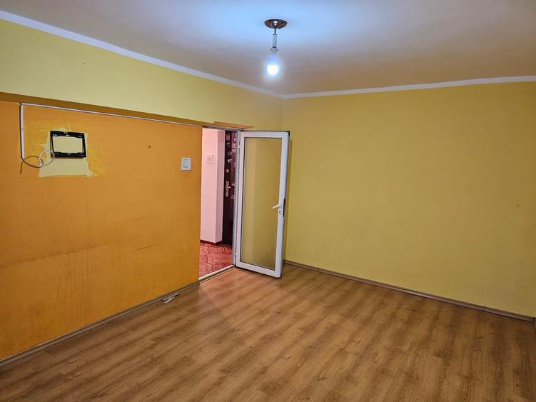 Apartament cu 4 camere in Micro 18 - 1