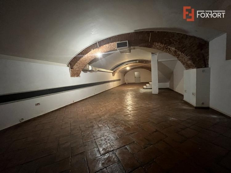 Spatiu comercial, Parter + Demisol, 200 mp, in Piata Libertatii - 13