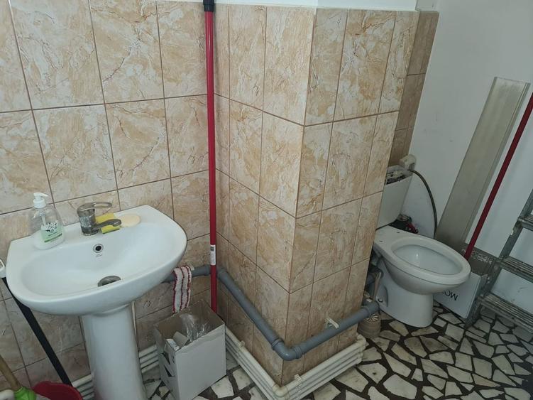 Spațiu comercial, de 75 mp, în Port