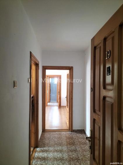 Vand apartament cu doua camere Vand apartament cu doua camere