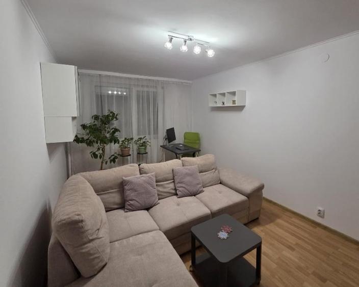 Apartament cu 3 camere decomandat, mobilat în Rahova