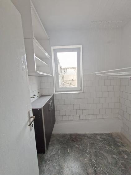 𝗣𝗿𝗼𝗽𝗿𝗶𝗲𝘁𝗮𝗿 – închiriez garsonieră dublă , decomandată, în Faleză Nord, - 8