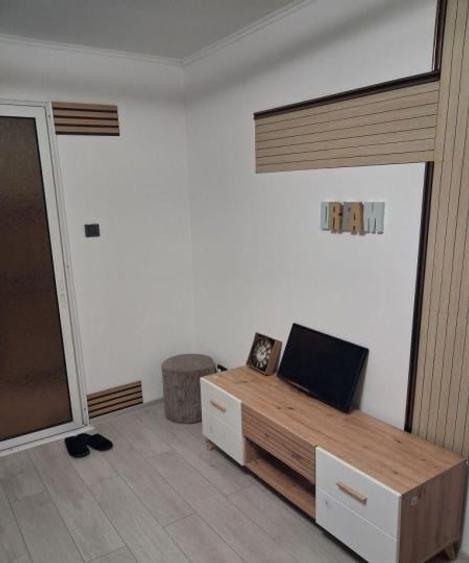 Garsoniera de vanzare zona Poarta 6 - 3