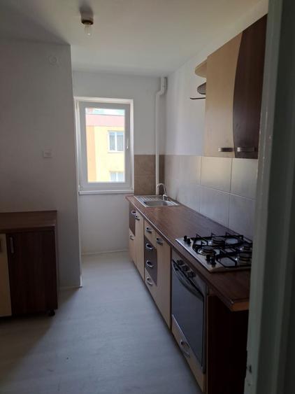 Particular: vand Apartament 2 camere semidecomandat in Municipiul Sacele, strada Episcop Popeea nr 29 , etaj 4/4,bloc izolat termic - 5