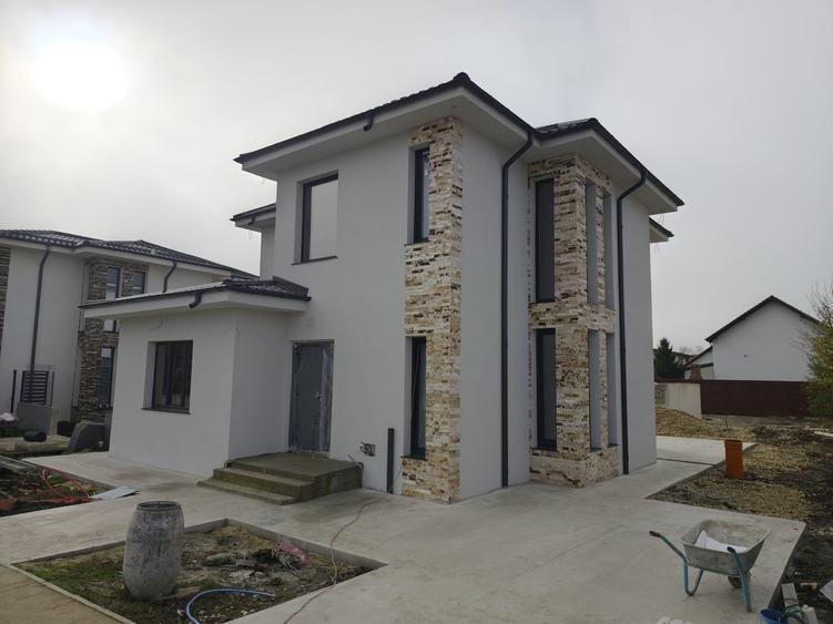 FARA COMISIOANE  in COMPLEXUL Rudem Gulia casa P+1 pod 2 placi 3 bai LA CHEIE - 5