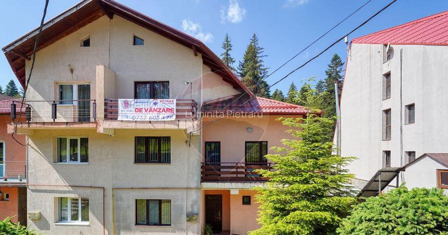 Casa / Vila cu 9 camere de vanzare in zona Valea Rasn...